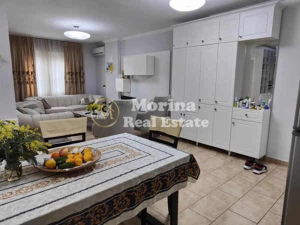 Tirane, jepet me qera apartament 2+1+Ballkon Kati 7, 100 m² 600 € (Rruga 5 MAJI)