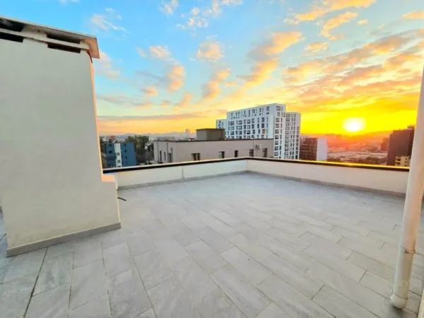 Tirane, shitet apartament duplex Dublex Kati 7, 238 m² 310.000 € (FARMACIA 10)