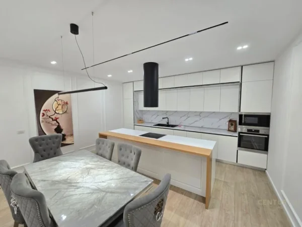 Tirane, jepet me qera apartament 2+1dhe 2 poste parkimi Kati 3, 140 m² 1.300 € (Liqeni Thate)