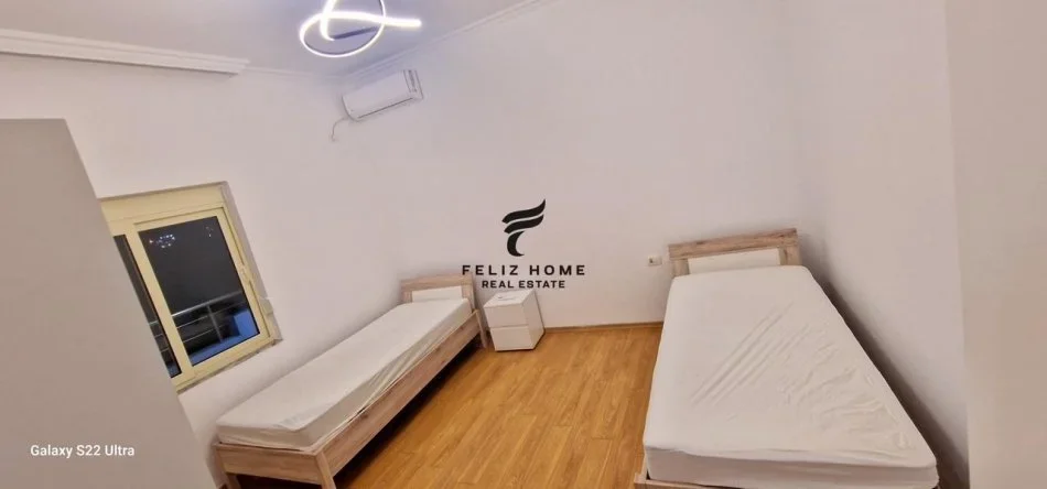 Tirane, jepet me qera apartament 3+1+Ballkon Kati 2, 175 m² 550 € (SAUK)