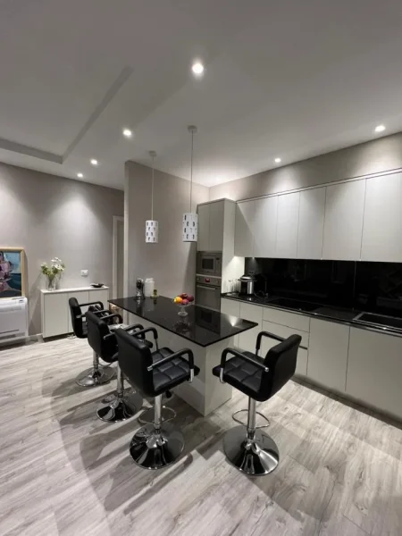 Tirane, shitet apartament 2+1+Ballkon Kati 5, 123 m² (ne Rrugen Myslym Keta)