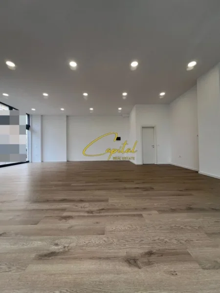 Tirane, jepet me qera dyqan Kati 0, 95 m² 1.200 € (DON BOSKO)