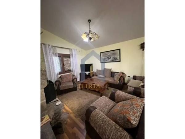 Tirane, jepet me qera apartament 1+1 Kati 2, 70 m² 300 € (Ali Demi)