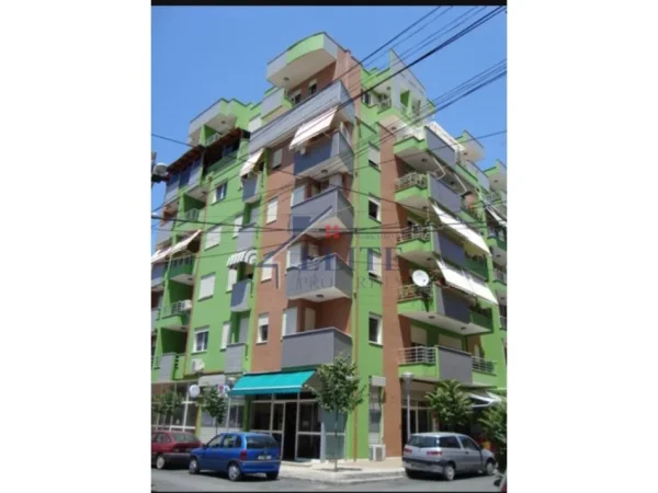 Tirane, jepet me qera zyre Kati 0, 65 m² 700 € (Insituti i Higjenes)
