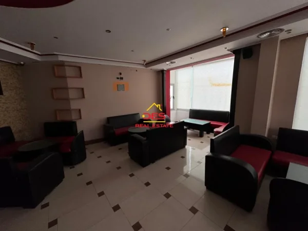 Vlore, jepet me qera ambjent biznesi Kati 2, 230 m² 700 € (Rruga Sulejman Delvina)