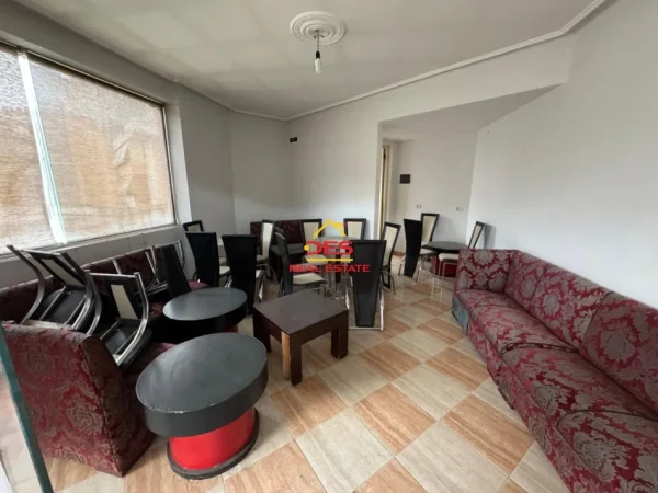 Vlore, jepet me qera ambjent biznesi Kati 2, 230 m² 700 € (Rruga Sulejman Delvina)