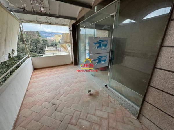 Vlore, jepet me qera ambjent biznesi Kati 2, 230 m² 700 € (Rruga Sulejman Delvina)