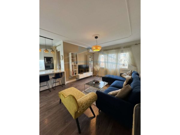 Tirane, jepet me qera apartament 2+1 Kati 3, 116 m² 1.200 € (RRUGA E KAVAJES)