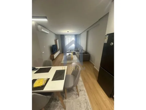 Tirane, shes apartament 2+1+Ballkon Kati 4, 104 m² 155.000 € (Yzberisht)
