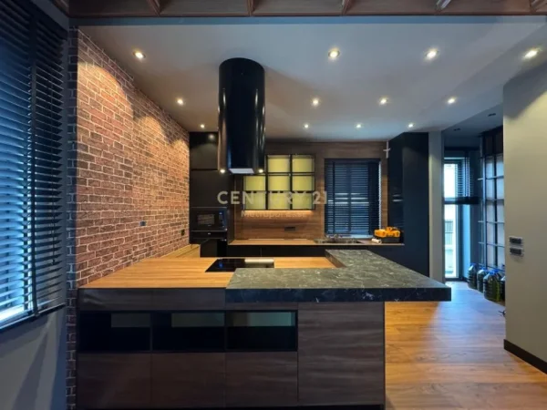 Tirane, shes Vile , 630 m² 1.500.000 € (Qendra Tregtare TEG)