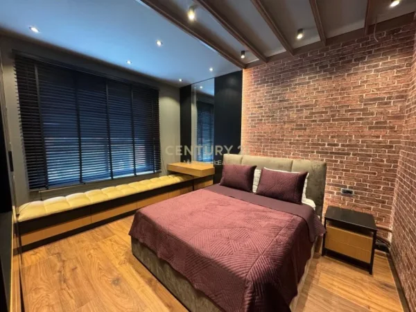 Tirane, shes Vile , 630 m² 1.500.000 € (Qendra Tregtare TEG)