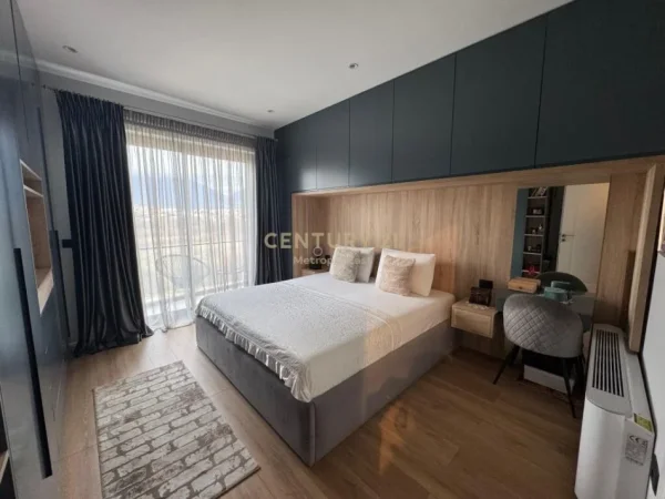 Tirane, shes Vile , 630 m² 1.500.000 € (Qendra Tregtare TEG)