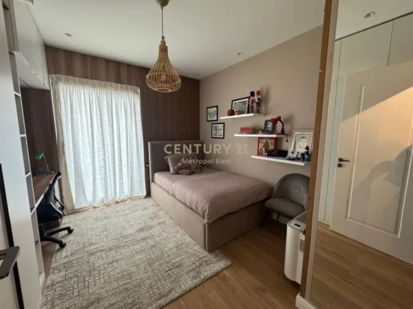 Tirane, shes Vile , 630 m² 1.500.000 € (Qendra Tregtare TEG)