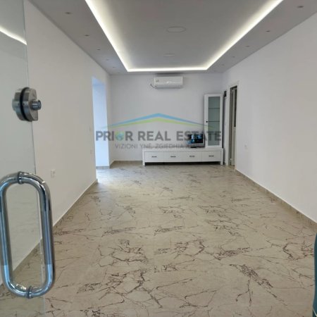 Tirane, shitet ambjent biznesi Kati 0, 80 m² 430.000 € (21 Dhjetori)