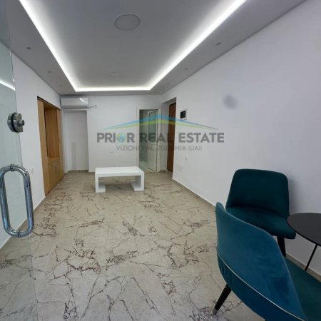 Tirane, shitet ambjent biznesi Kati 0, 80 m² 430.000 € (21 Dhjetori)
