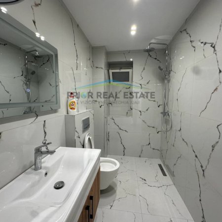 Tirane, shitet ambjent biznesi Kati 0, 80 m² 430.000 € (21 Dhjetori)