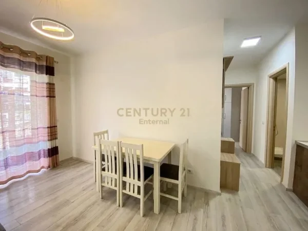 Tirane, jap me qera apartament 2+1 , 95 m² 700 € (Kopshti Botanik Zoologjik)