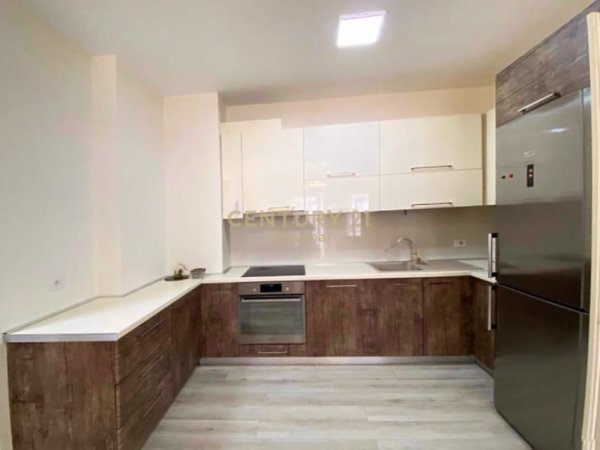 Tirane, jap me qera apartament 2+1 , 95 m² 700 € (Kopshti Botanik Zoologjik)