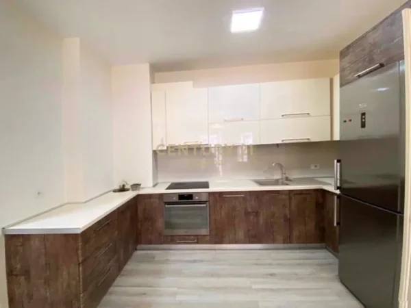 Tirane, jap me qera apartament 2+1 , 95 m² 700 € (Kopshti Botanik Zoologjik)