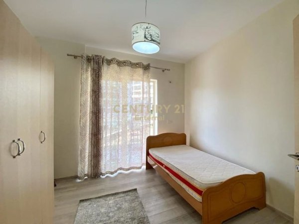 Tirane, jap me qera apartament 2+1 , 95 m² 700 € (Kopshti Botanik Zoologjik)