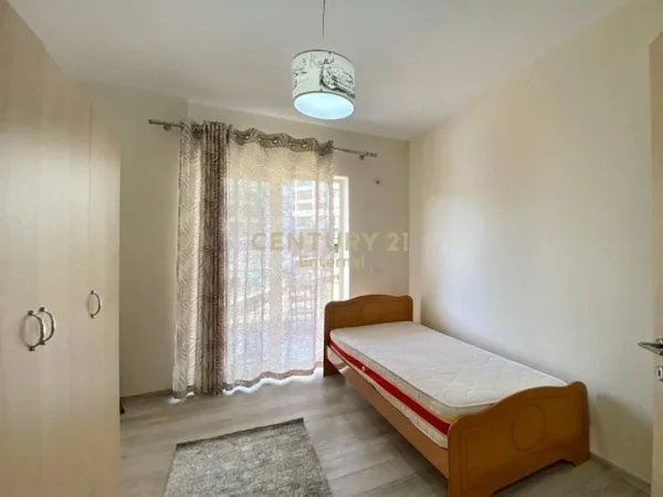 Tirane, jap me qera apartament 2+1 , 95 m² 700 € (Kopshti Botanik Zoologjik)