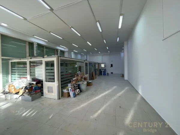 Tirane, shitet ambjent biznesi , 189 m² 750.000 € (Kompleksi Delijorgji)