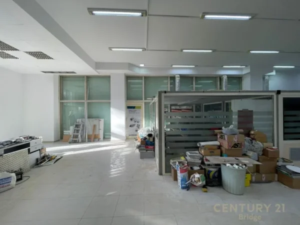 Tirane, shitet ambjent biznesi , 189 m² 750.000 € (Kompleksi Delijorgji)