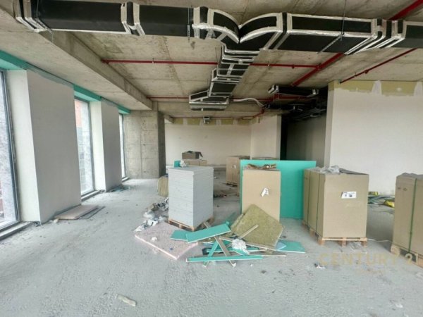 Tirane, jap me qera zyre , 237 m² 4.200 € (DOWNTOWN ONE, Rruga e Elbasanit)