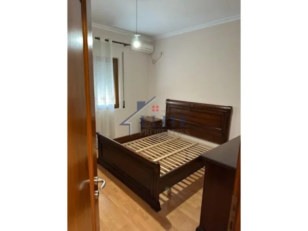 Tirane, jepet me qera apartament 2+1 Kati 10, 93 m² 700 € (Rruga e Kavajes)