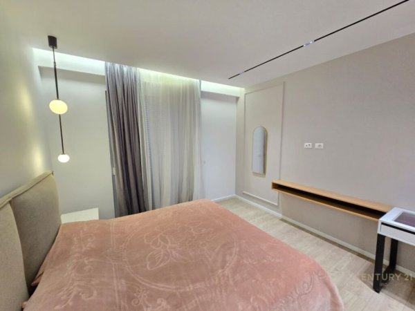 Tirane, jap me qera apartament 2+1+2+ 2 POSTE PARKIMI , 140 m² 1.300 € (Liqeni i Thatë)