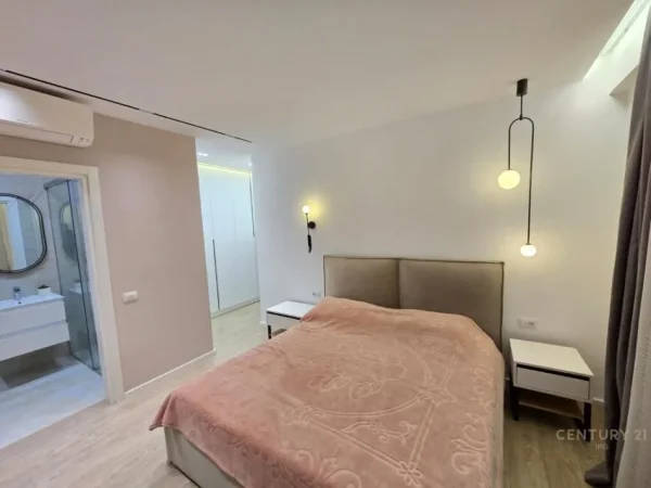 Tirane, jap me qera apartament 2+1+2+ 2 POSTE PARKIMI , 140 m² 1.300 € (Liqeni i Thatë)