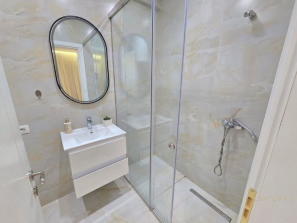 Tirane, jap me qera apartament 2+1+2+ 2 POSTE PARKIMI , 140 m² 1.300 € (Liqeni i Thatë)