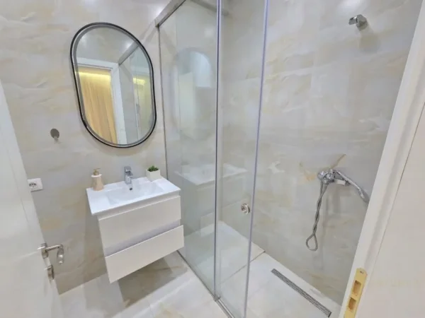 Tirane, jap me qera apartament 2+1+2+ 2 POSTE PARKIMI , 140 m² 1.300 € (Liqeni i Thatë)