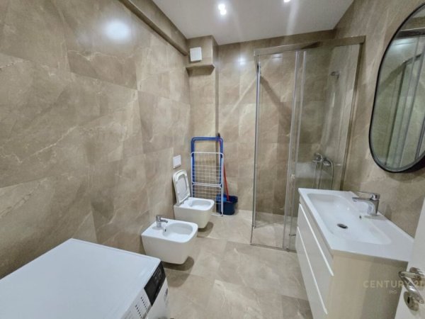Tirane, jap me qera apartament 2+1+2+ 2 POSTE PARKIMI , 140 m² 1.300 € (Liqeni i Thatë)
