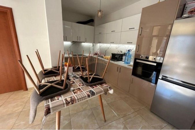Tirane, jepet me qera 2+1+Ballkon Kati 5, 80 m² 400 € 