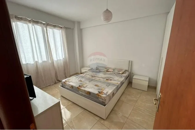 Tirane, jepet me qera 2+1+Ballkon Kati 5, 80 m² 400 € 