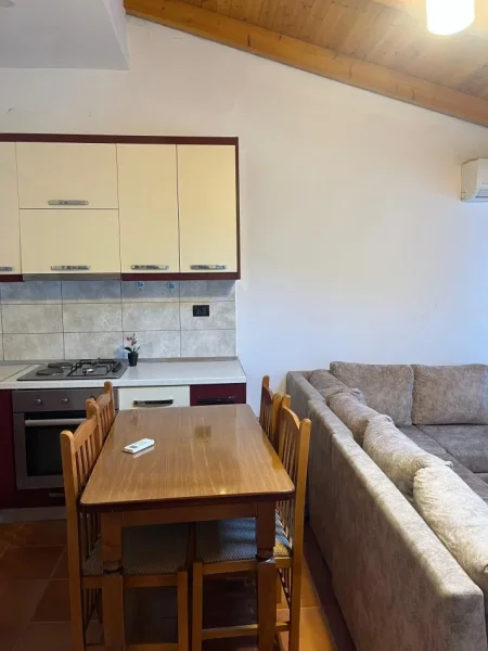 Tirane, jepet me qera apartament 1+1+Ballkon Kati 3, 60 m² 450 € (Rruga E DIBRES , prane viles Gold)