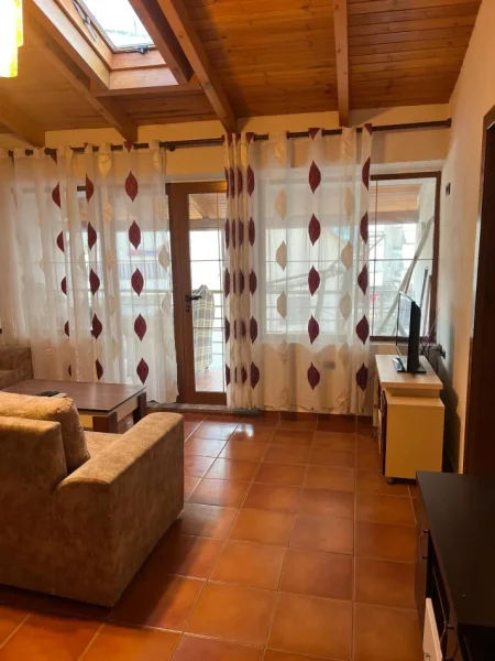 Tirane, jepet me qera apartament 1+1+Ballkon Kati 3, 60 m² 450 € (Rruga E DIBRES , prane viles Gold)