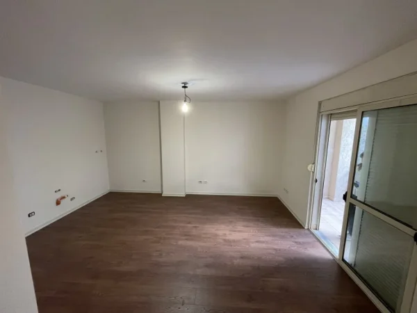 Tirane, shes apartament 1+1+Aneks+Ballkon Kati 2, 77 m² 140.000 € (Liqeni Thate)