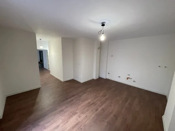 Tirane, shes apartament 1+1+Aneks+Ballkon Kati 2, 77 m² 140.000 € (Liqeni Thate)