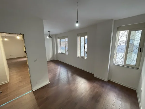 Tirane, shes apartament 1+1+Aneks+Ballkon Kati 2, 77 m² 140.000 € (Liqeni Thate)