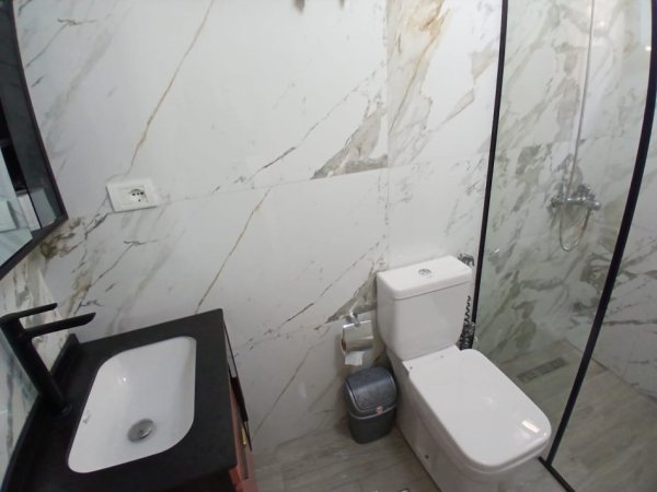 Tirane, jepet me qera apartament 2+1 Kati 1, 75 m² 550 € (21 DHJETORI TE AMBASADA KINEZE)