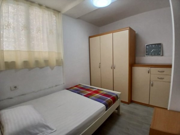 Tirane, jepet me qera apartament 2+1 Kati 1, 75 m² 550 € (21 DHJETORI TE AMBASADA KINEZE)