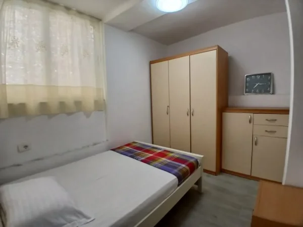 Tirane, jepet me qera apartament 2+1 Kati 1, 75 m² 550 € (21 DHJETORI TE AMBASADA KINEZE)
