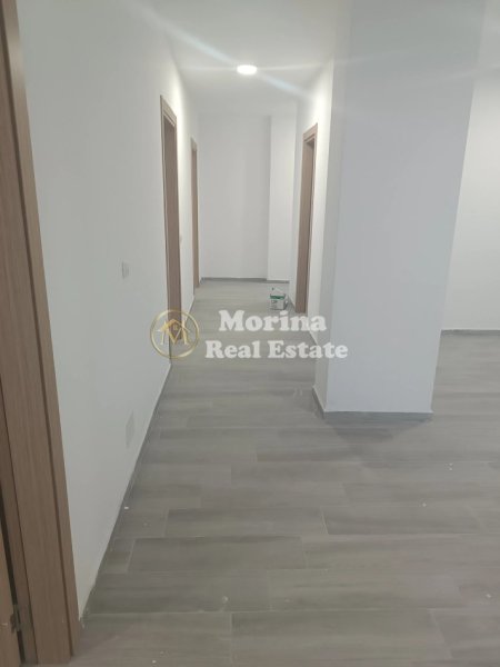 Tirane, jepet me qera apartament 3+1+Ballkon Kati 3, 117 m² 450 € (Rruga 5 Maji)