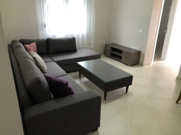 Tirane, jepet me qera apartament 1+1 Kati 3, 65 m² 350 € (Misto Mame)