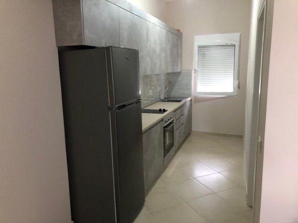Tirane, jepet me qera apartament 1+1 Kati 3, 65 m² 350 € (Misto Mame)