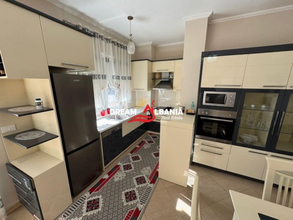 Tirane, jepet me qera apartament 1+1+Ballkon Kati 5, 70 m² 700 € (Ne Rrugen e Bogdaneve)