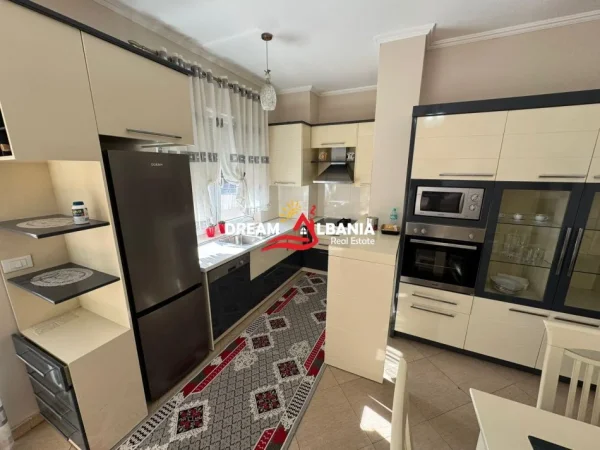Tirane, jepet me qera apartament 1+1+Ballkon Kati 5, 70 m² 700 € (Ne Rrugen e Bogdaneve)
