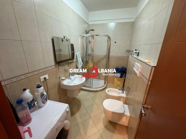Tirane, jepet me qera apartament 1+1+Ballkon Kati 5, 70 m² 700 € (Ne Rrugen e Bogdaneve)